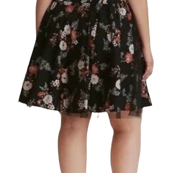 Torrid Women's Skirt Black Red Floral Tulle Mesh Overlay Skater Full Size 1X - Picture 8 of 9